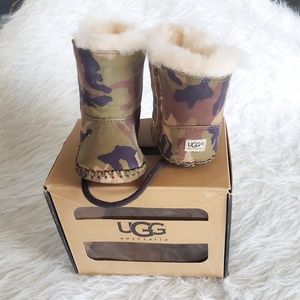 Baby Camo UGG boots size 1 (0-6months)